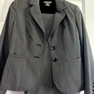 Ann Taylor Suit, Jacket 2P, Pants 4P, Like New, Smoke-Free